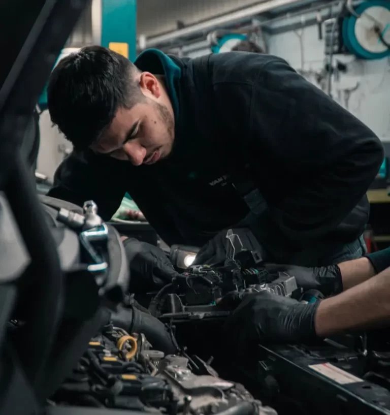 Cambio de correa de distribución 2 Revision del coche en Tres Cantos